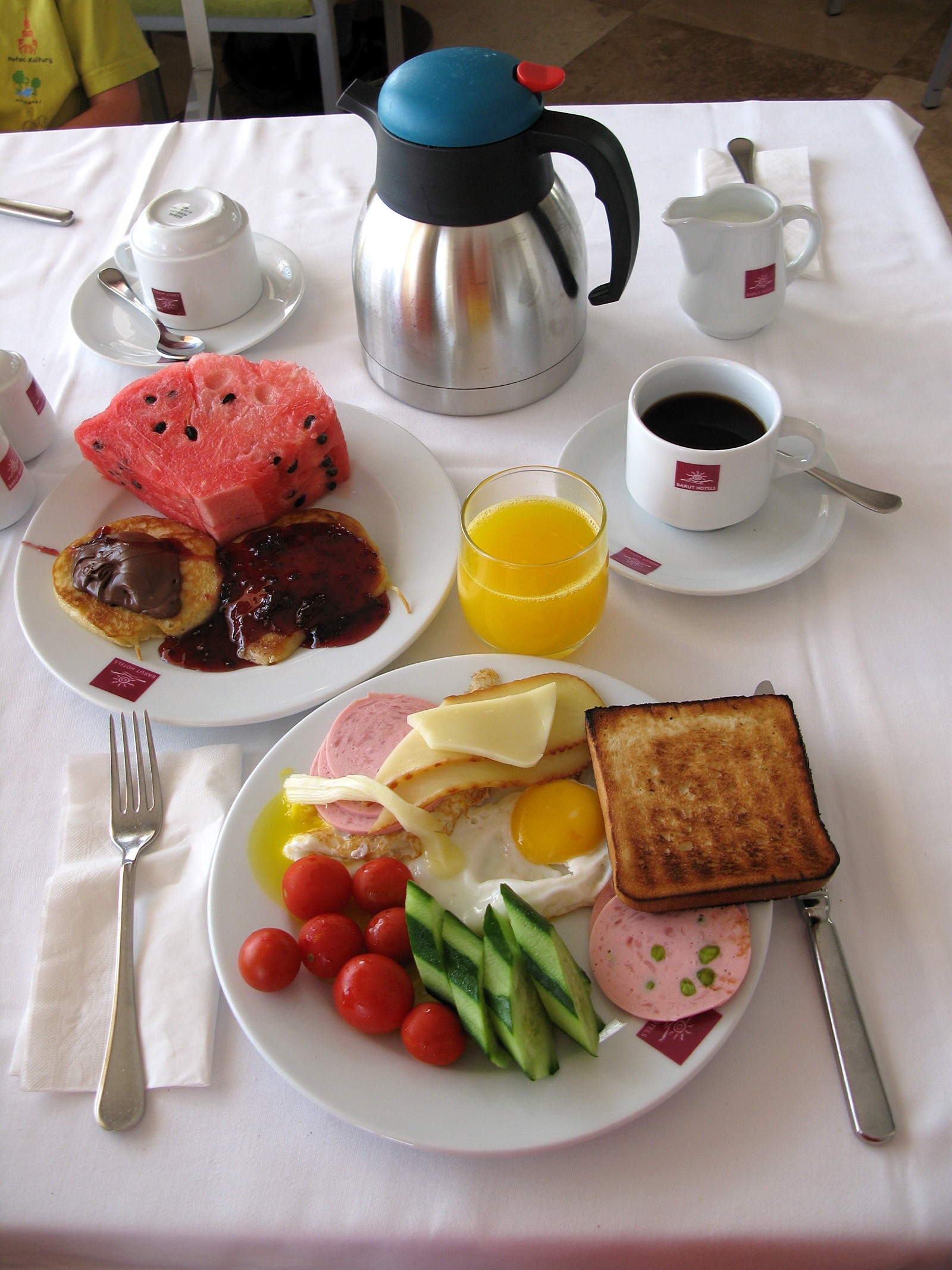 Кофе в обед 1. Вкусный и красивый завтрак. Сервировка завтрака. Накрытый стол завтрак. Красивая сервировка завтрака.